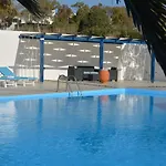 מלון דירות Melina 3*