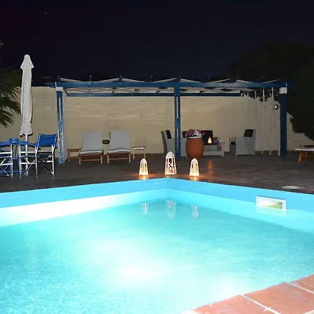 Melina Aparthotel 3*