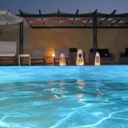 Melina Fira (Santorini)