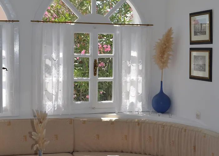 Melina Fira (Santorini)