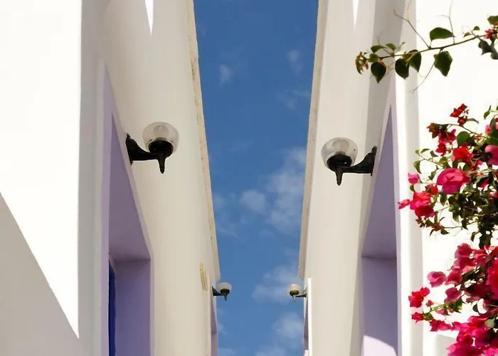 Melina Fira (Santorini)